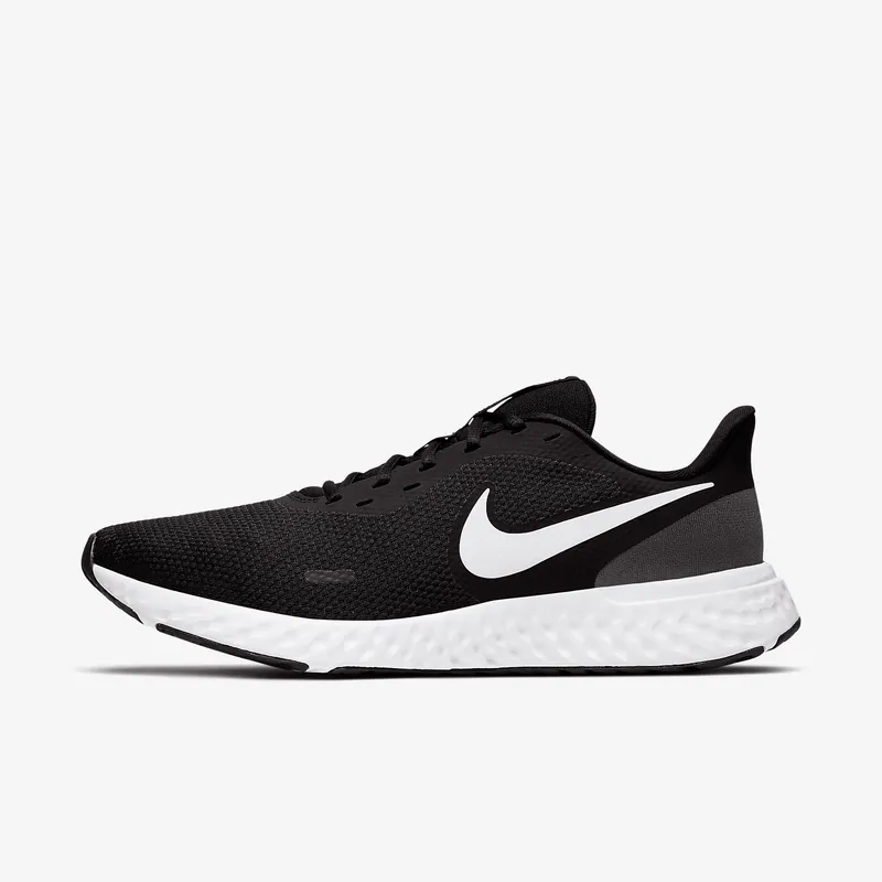 Nike Revolution 5